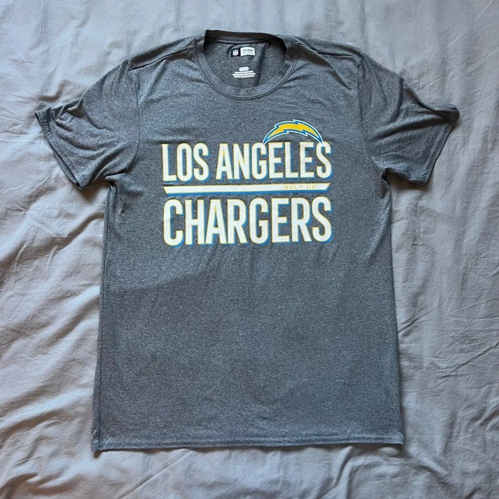 Los‎ Angeles Chargers T-Shirt Mens Size Medium NFL Team Apparel Poly Bolt Up